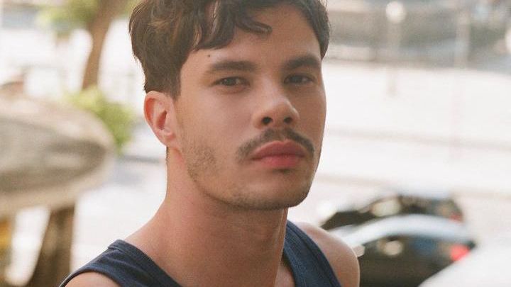 Ator de Justiça 2 revela como mãe reagiu ao descobrir que ele era gay