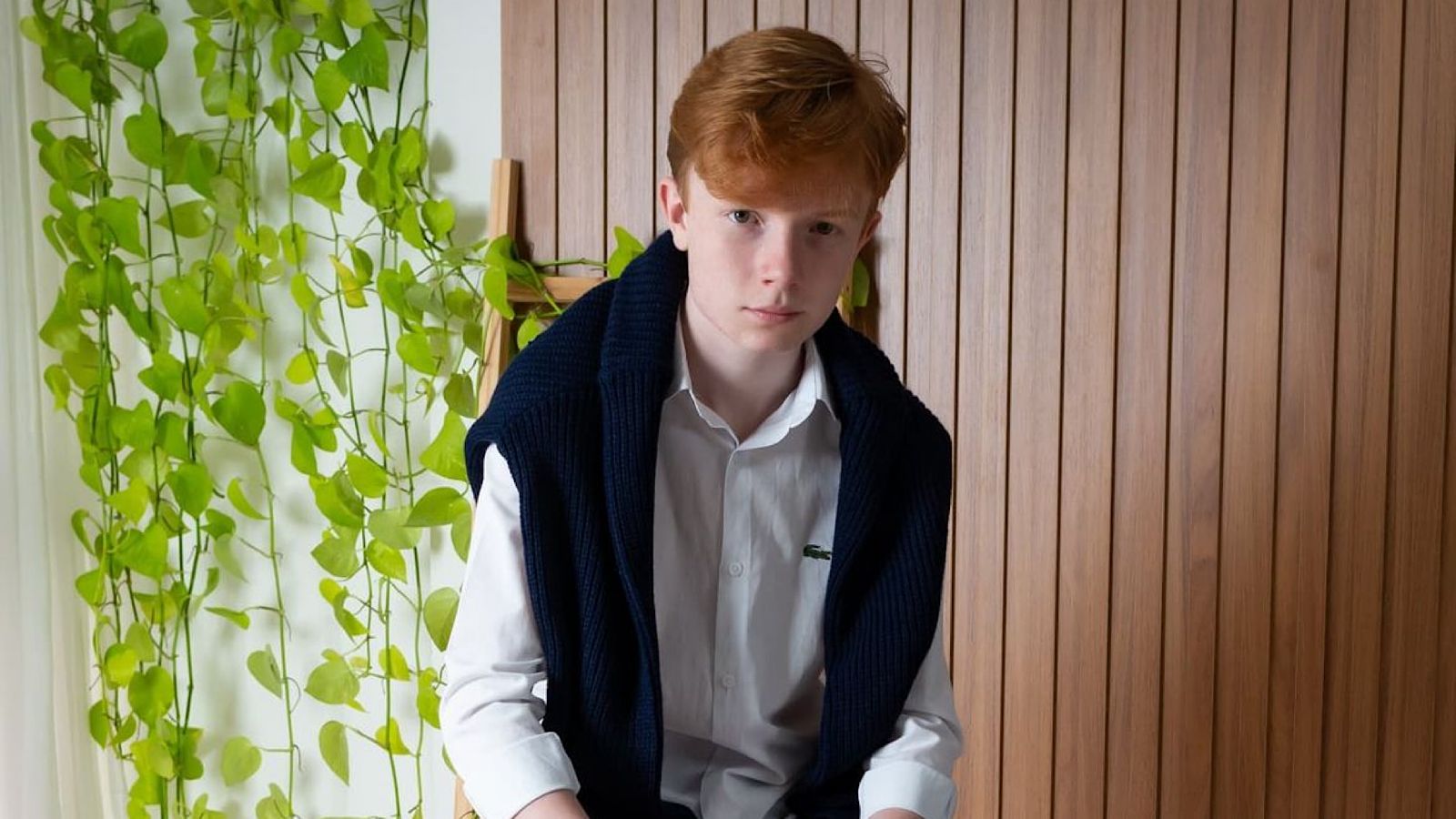 Fabrício Gabriel é ruivo natural e estreou nos palcos aos 9 anos; veja mais curiosidades
