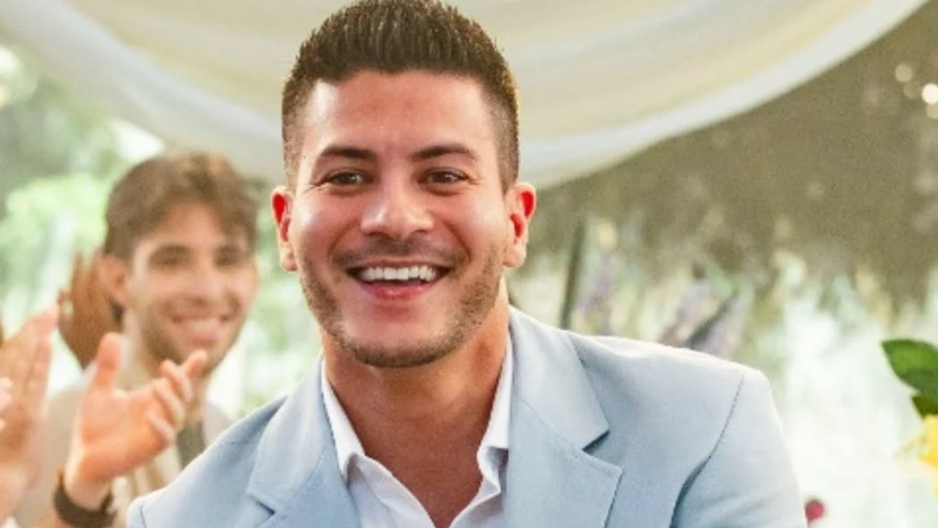 Público da web faz as pazes com Arthur Aguiar: ‘Nunca errou’