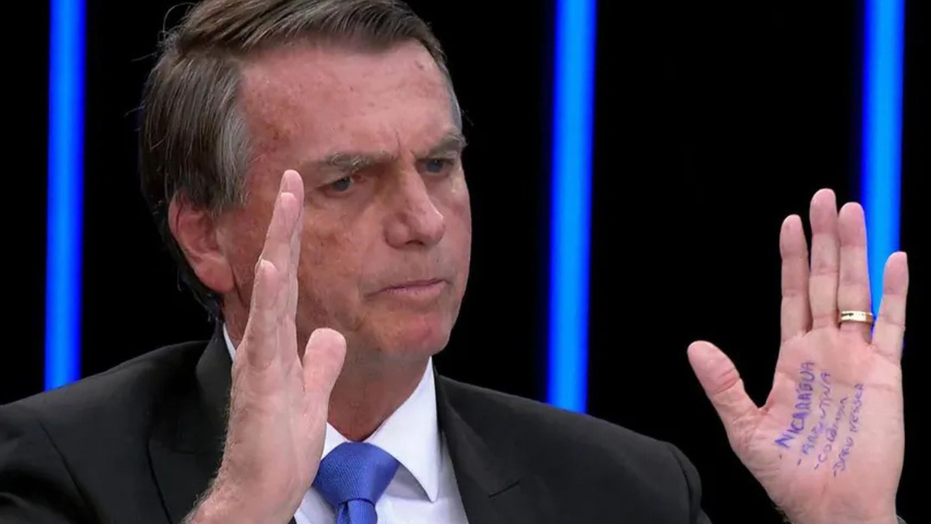 Bolsonaro pega voo para o Rio de Janeiro e reação de passageiros surpreende