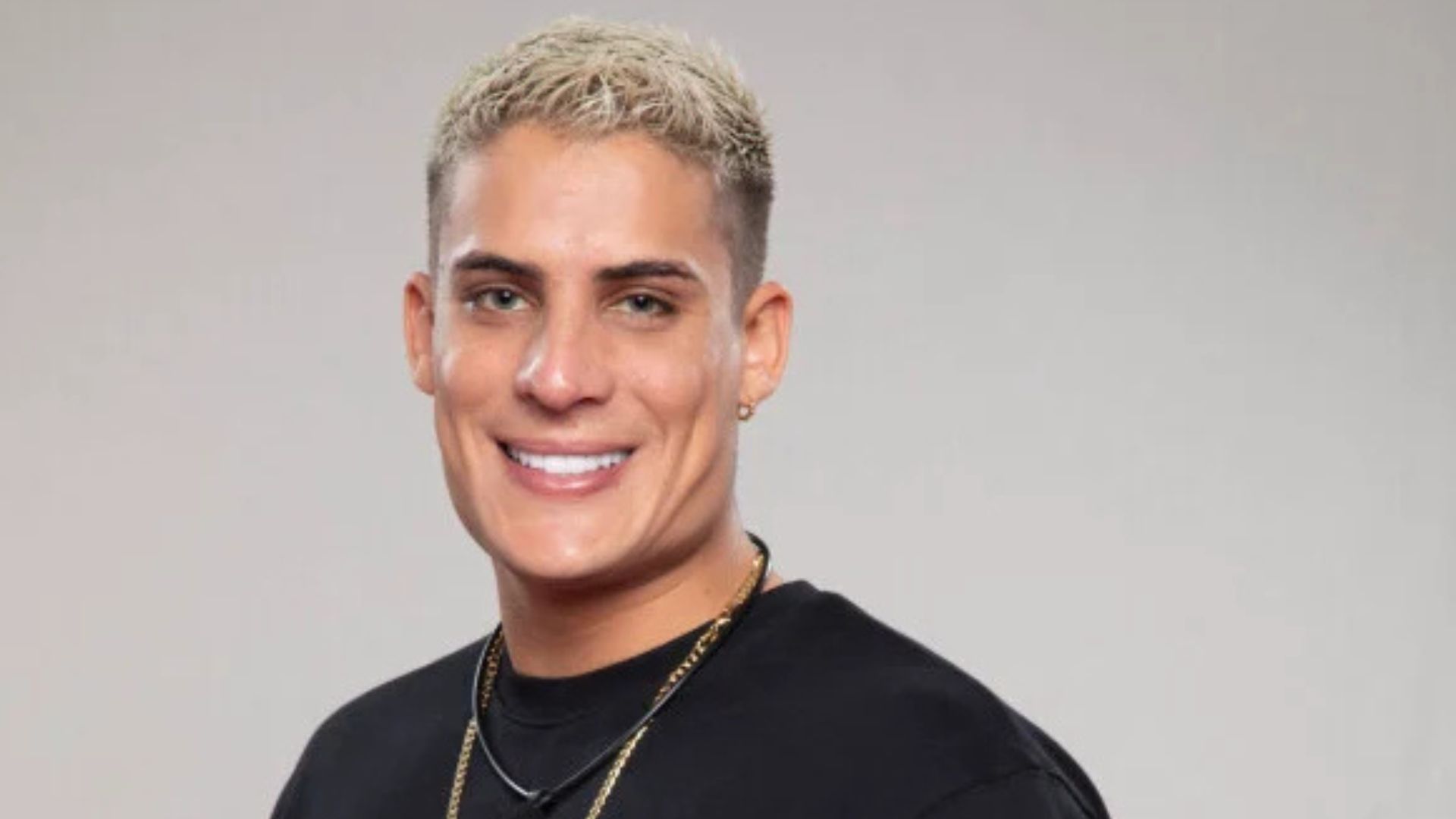 Desesperado, ex-padrasto de Neymar busca ‘coroas’ para gravar filme pornográfico