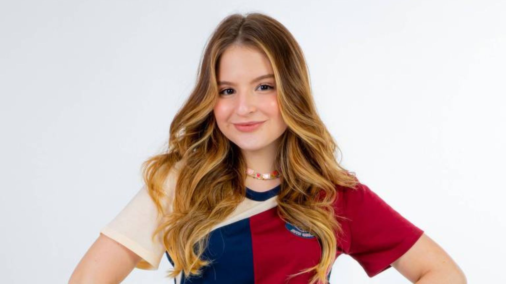 Sophia Valverde expõe falta de dinheiro após novelas do SBT e pede ajuda: ‘Não tem salário’