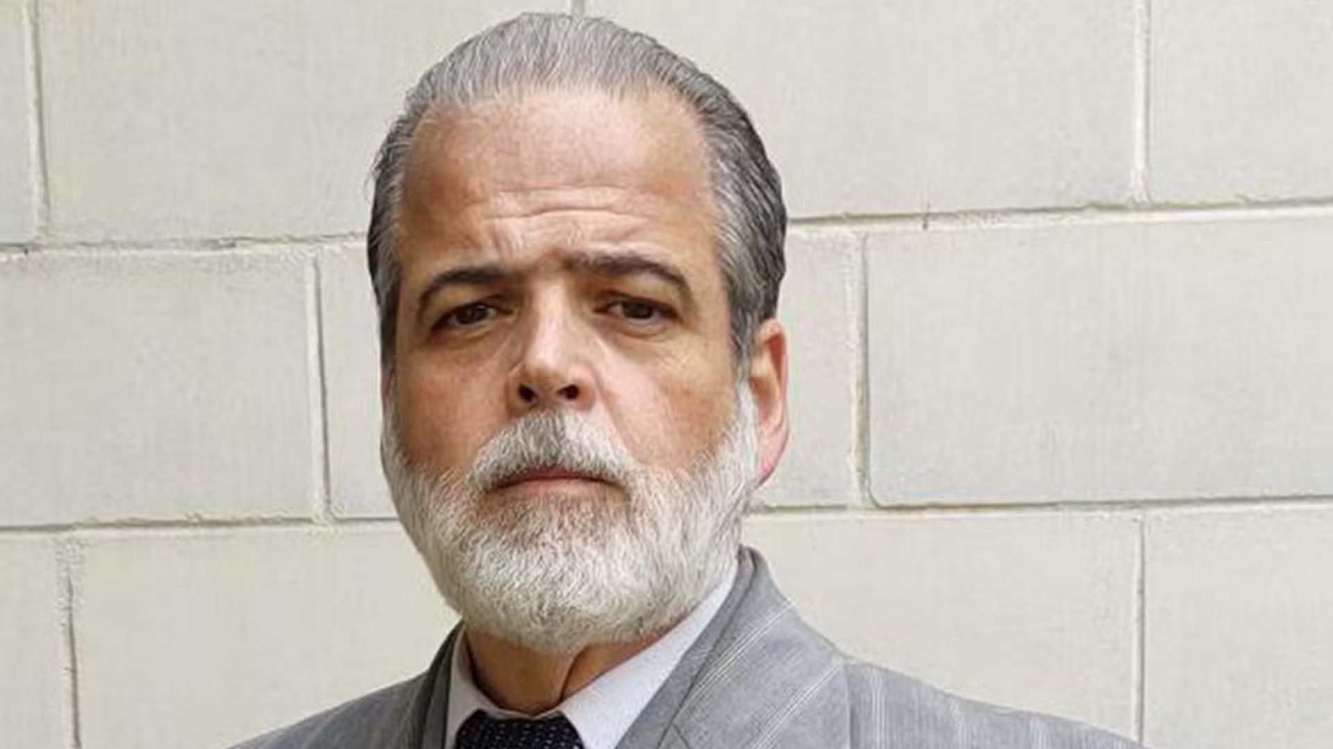 Ator da Globo pede auxílio financeiro aos fãs após cirurgia: ‘Preciso da ajuda’