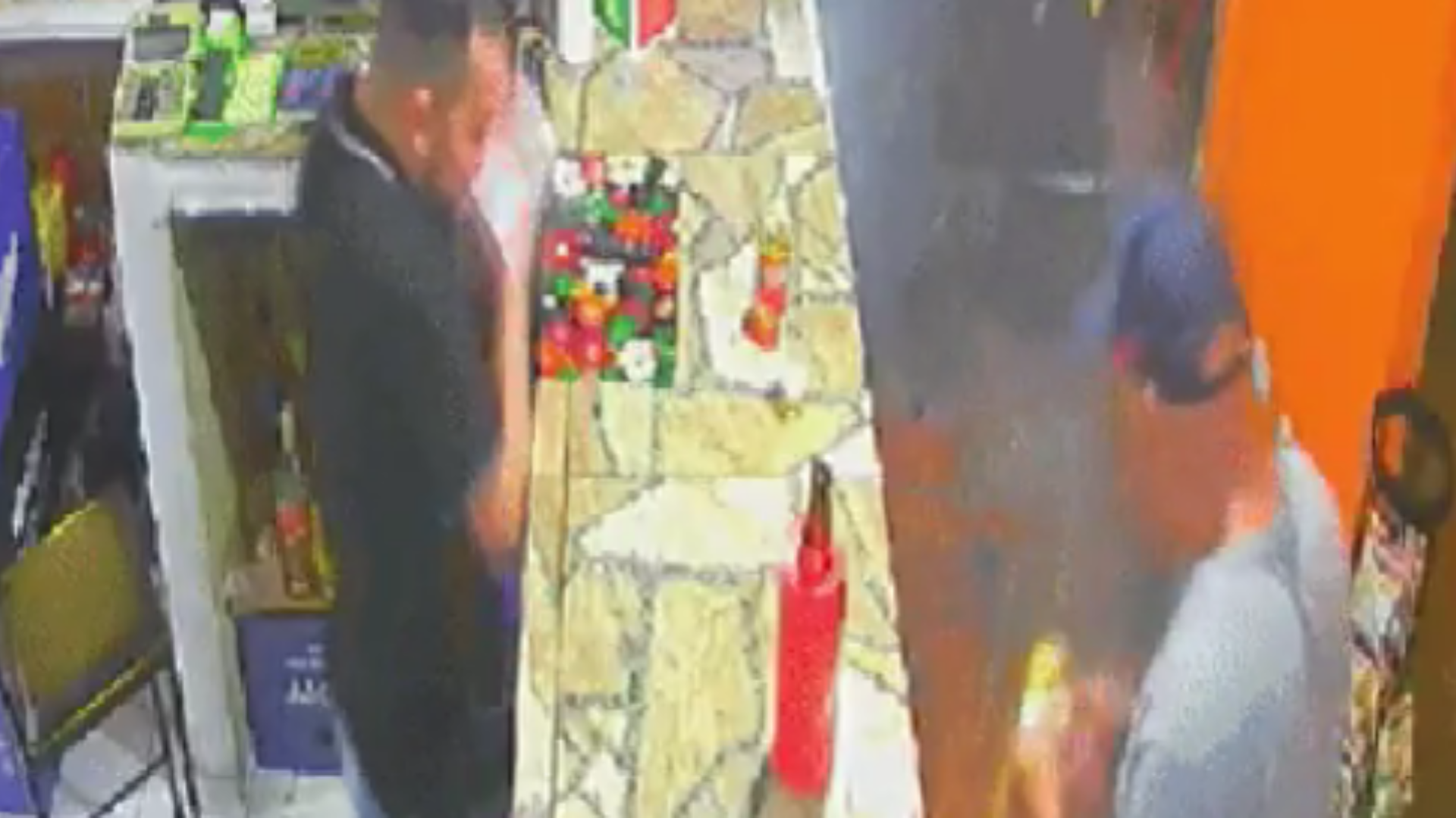 Vídeo: Coxinha explode na boca de cliente e causa queimadura: ‘Barulho de pneu estourando’