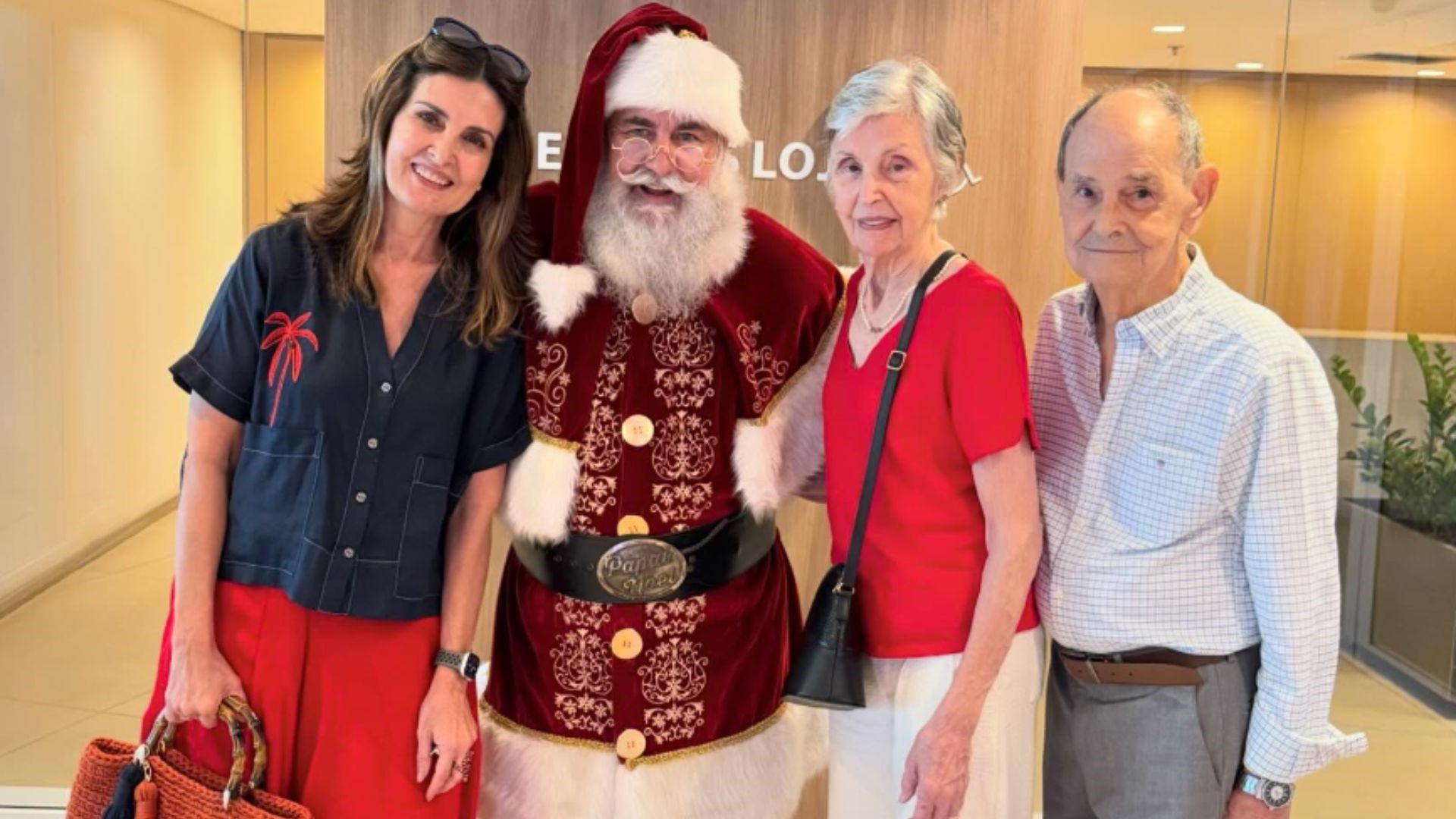 Detalhe ‘esquisito’ no pé de Fátima Bernardes chama atenção: ‘Revelar o segredo’