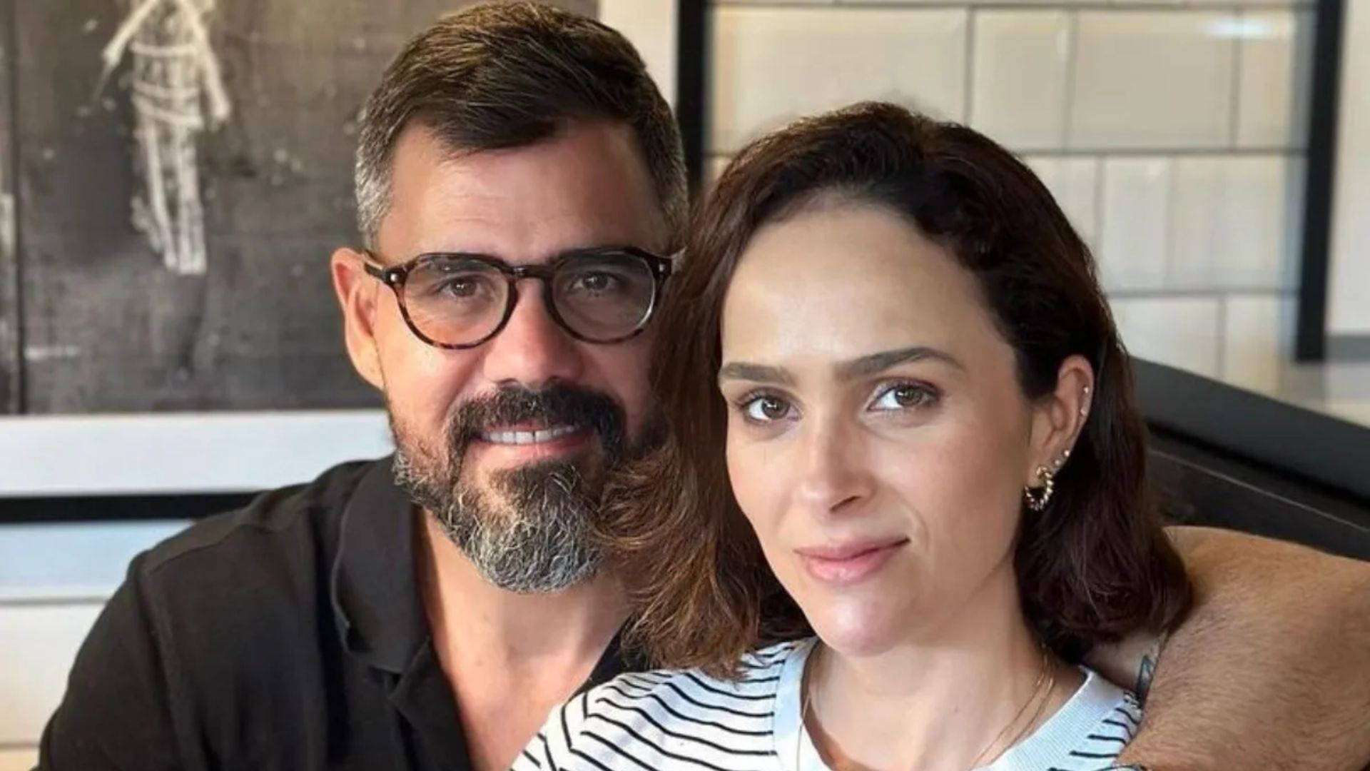 Esposa de Juliano Cazarré revela evolução na saúde da filha: ‘Não precisa mais’