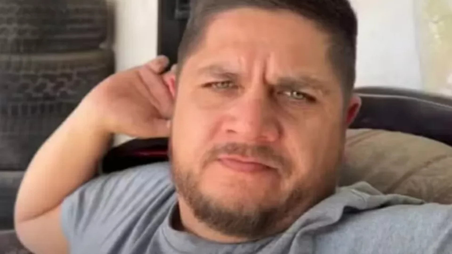 Influenciador morre ao levar tiros na frente de sua casa