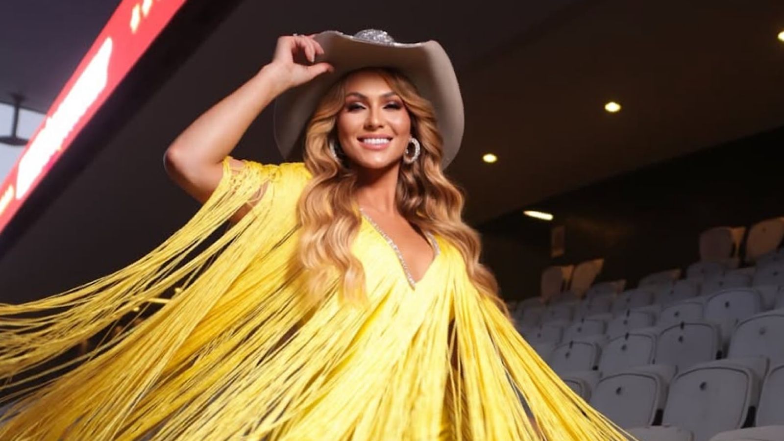 Saiba quanto custou o look luxuoso de Lívia Andrade em festival sertanejo