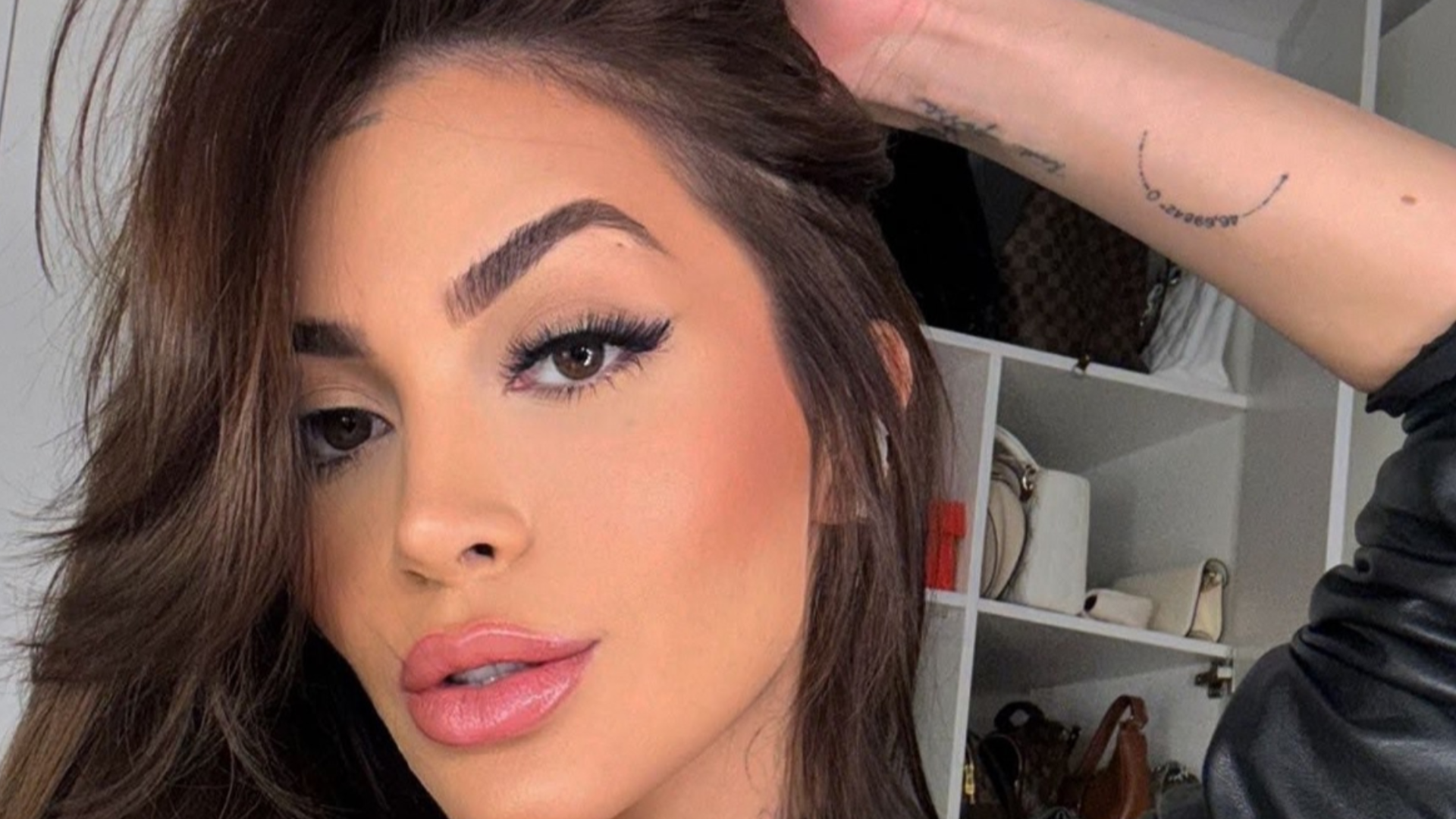 Ex-namorada de Andressa Urach vai parar no hospital após gravar vídeo íntimo com cantor