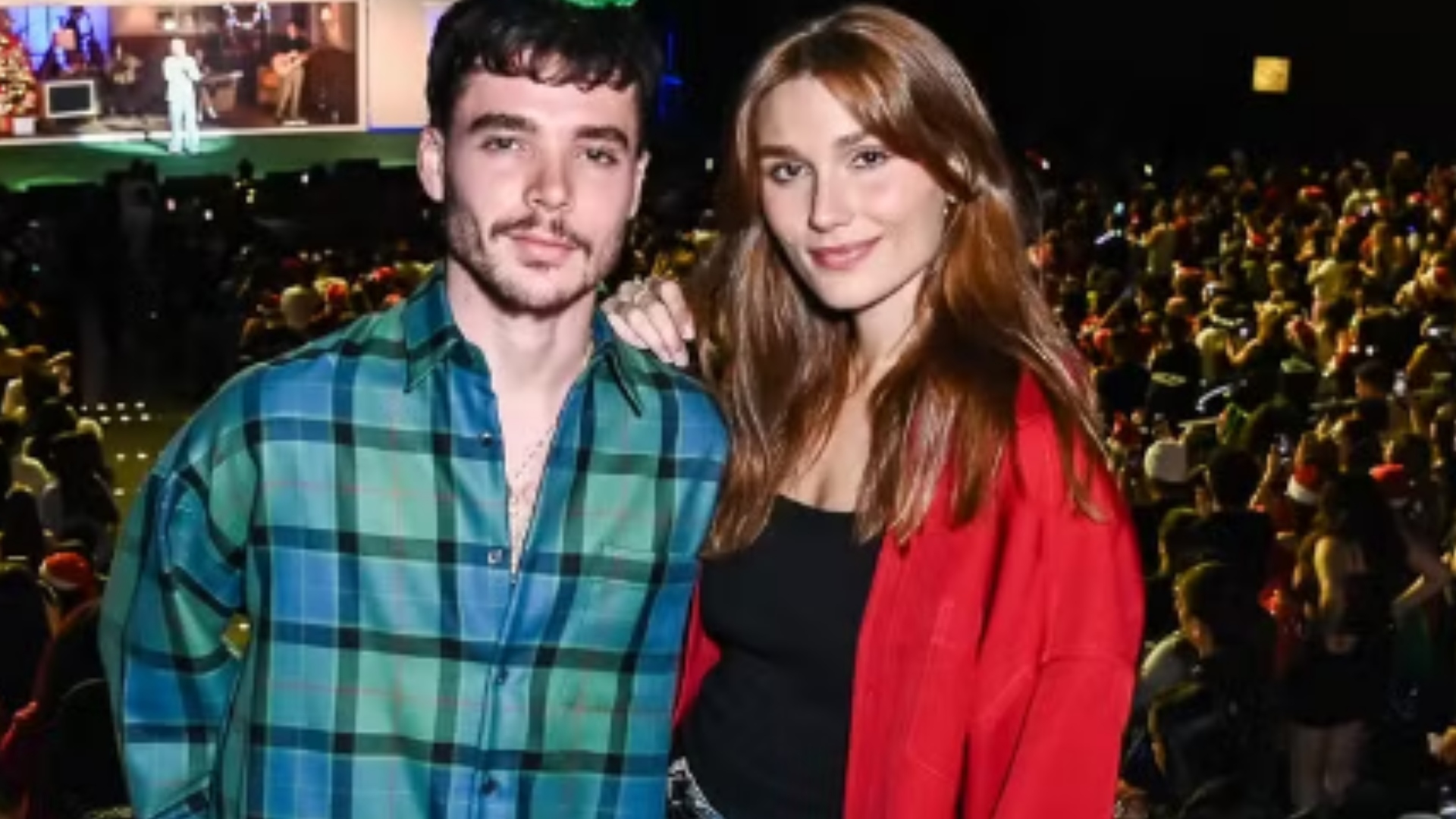Com o marido, Sasha Meneghel impressiona ao surgir com acessório inusitado em show