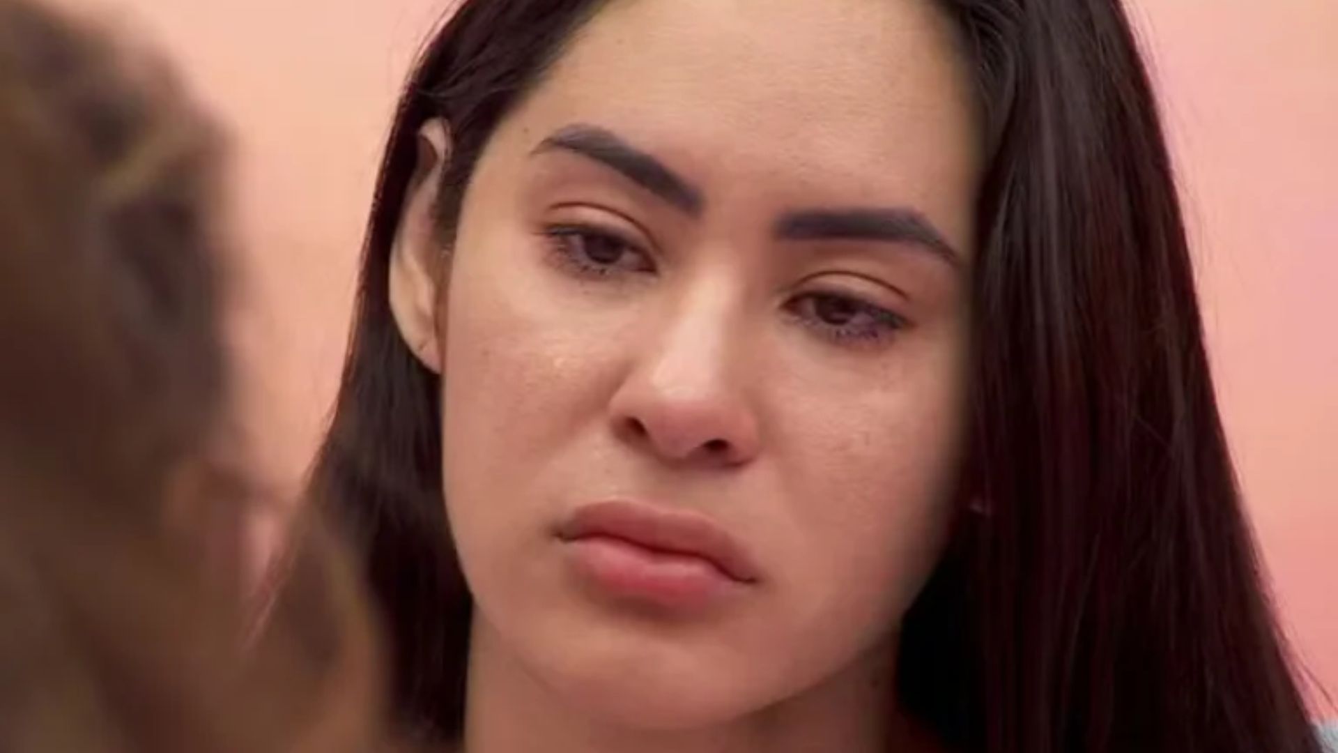 BBB24: Isabelle cai aos prantos e é consolada após briga com aliado
