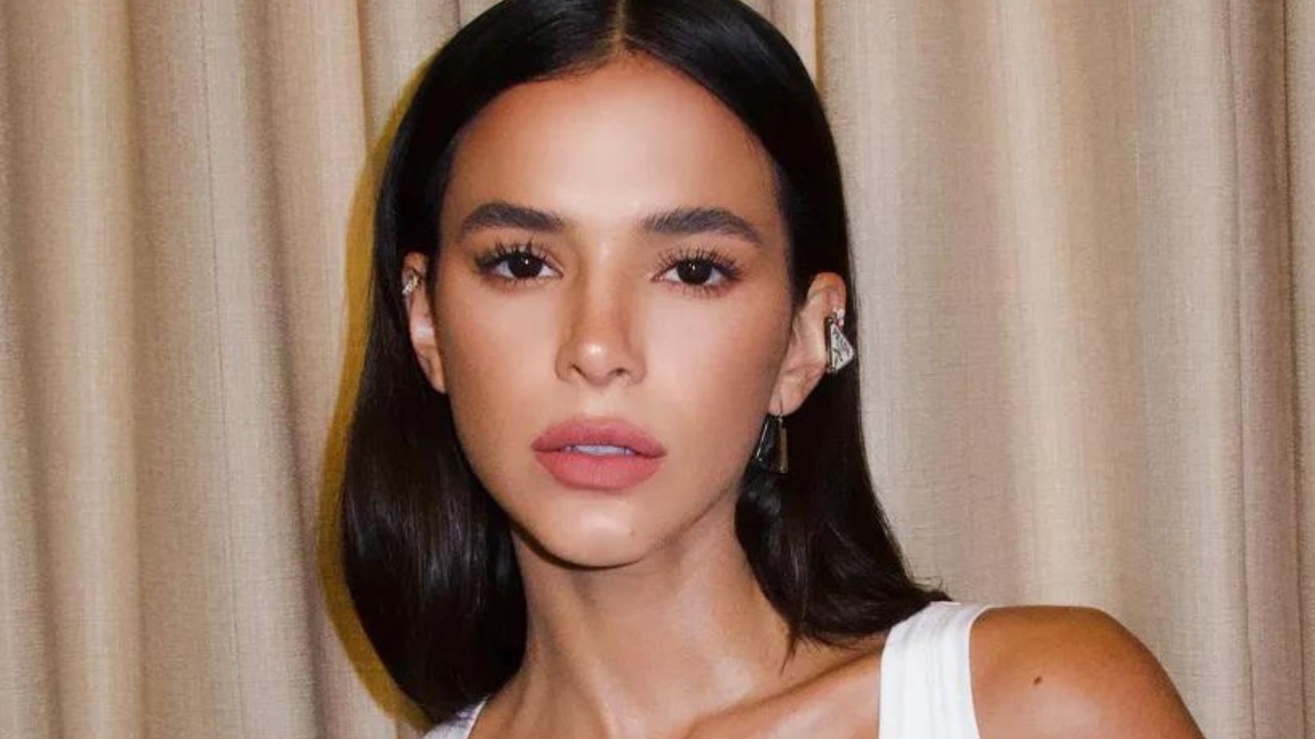 Bruna Marquezine recebe declaração apaixonada de MC: “Mais bonita do Brasil”