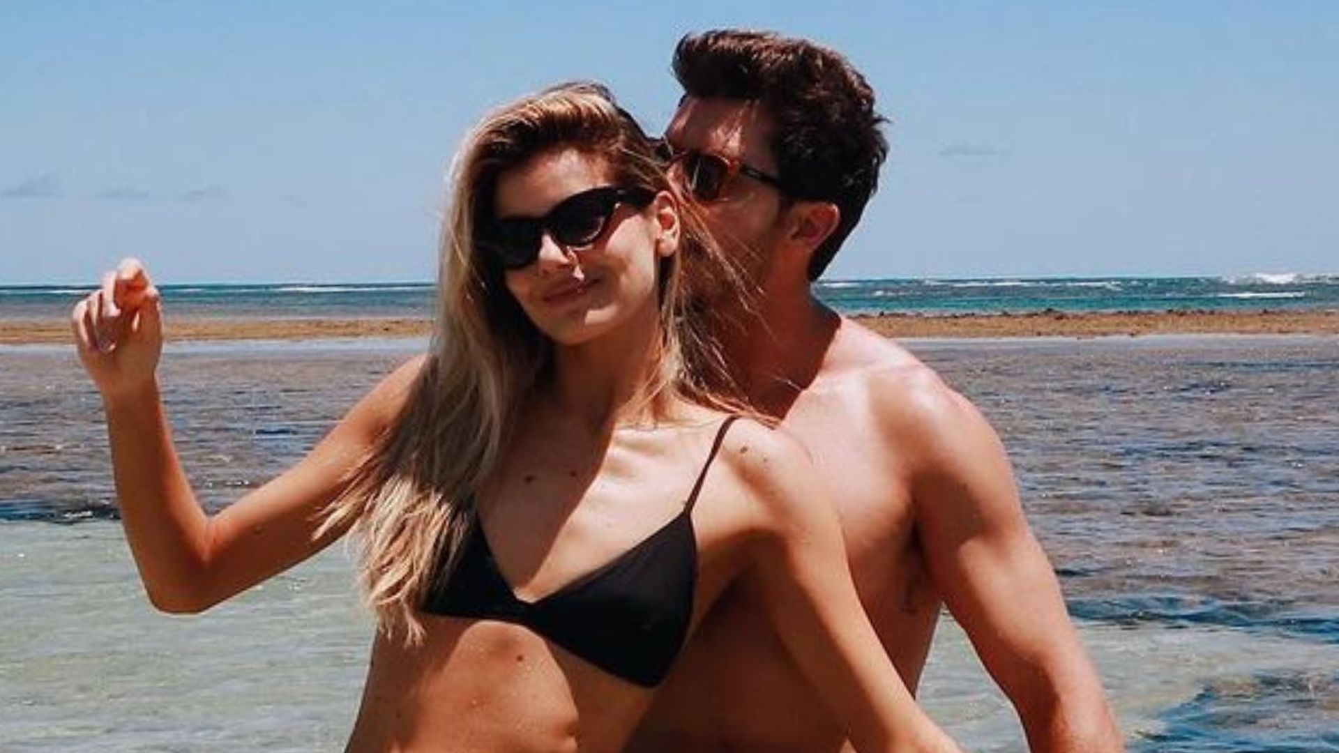 Camila Queiroz e Klebber Toledo exibe corpos esculturais em viagem: “Deuses”