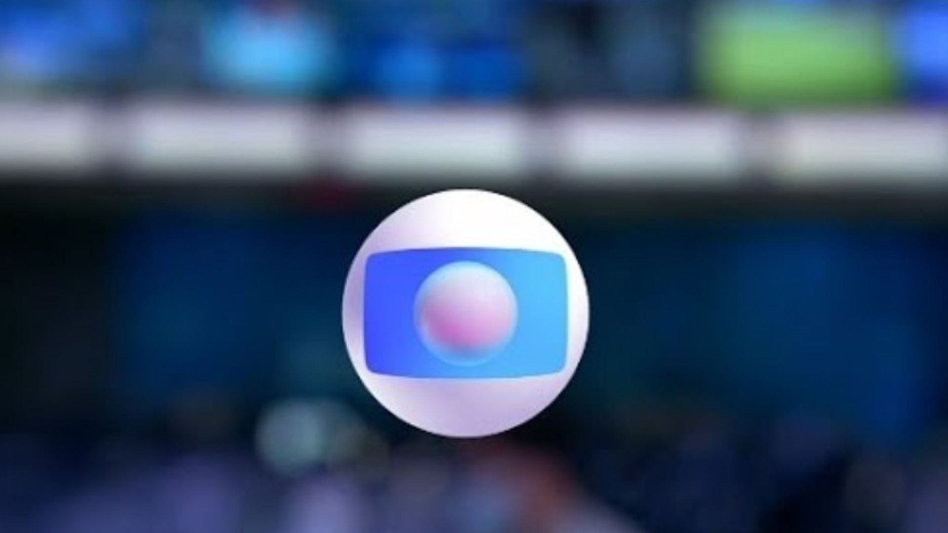 Talarica? Atriz da Globo é vista aos beijos com ex de colega de emissora