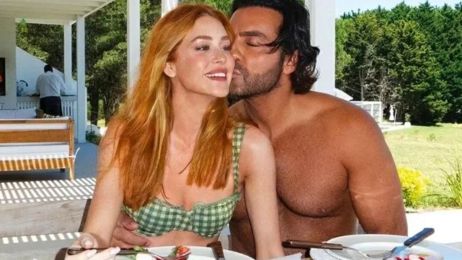 De férias, Marina Ruy Barbosa se hospeda em mansão luxuosa com o noivo