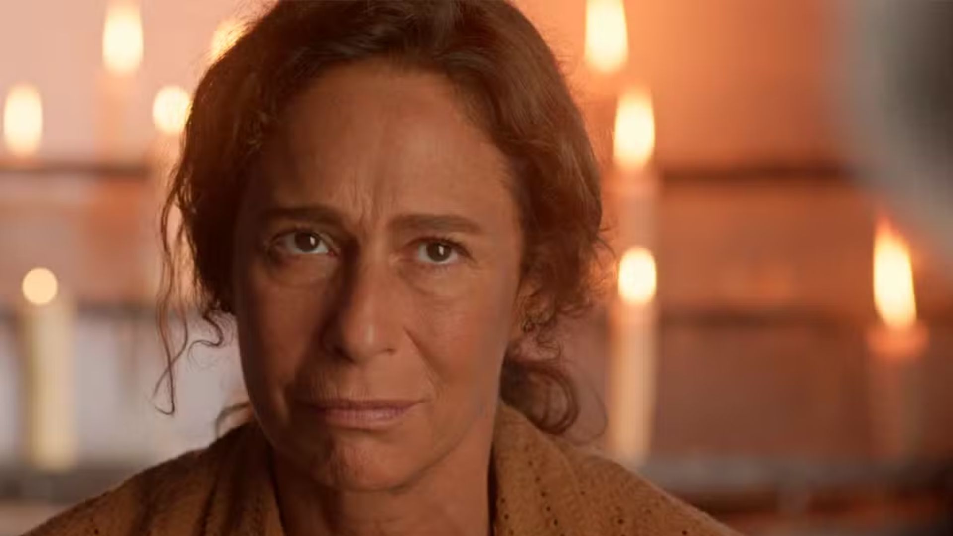 No Rancho Fundo: Zefa muda de vida e surpreende dona de hotel