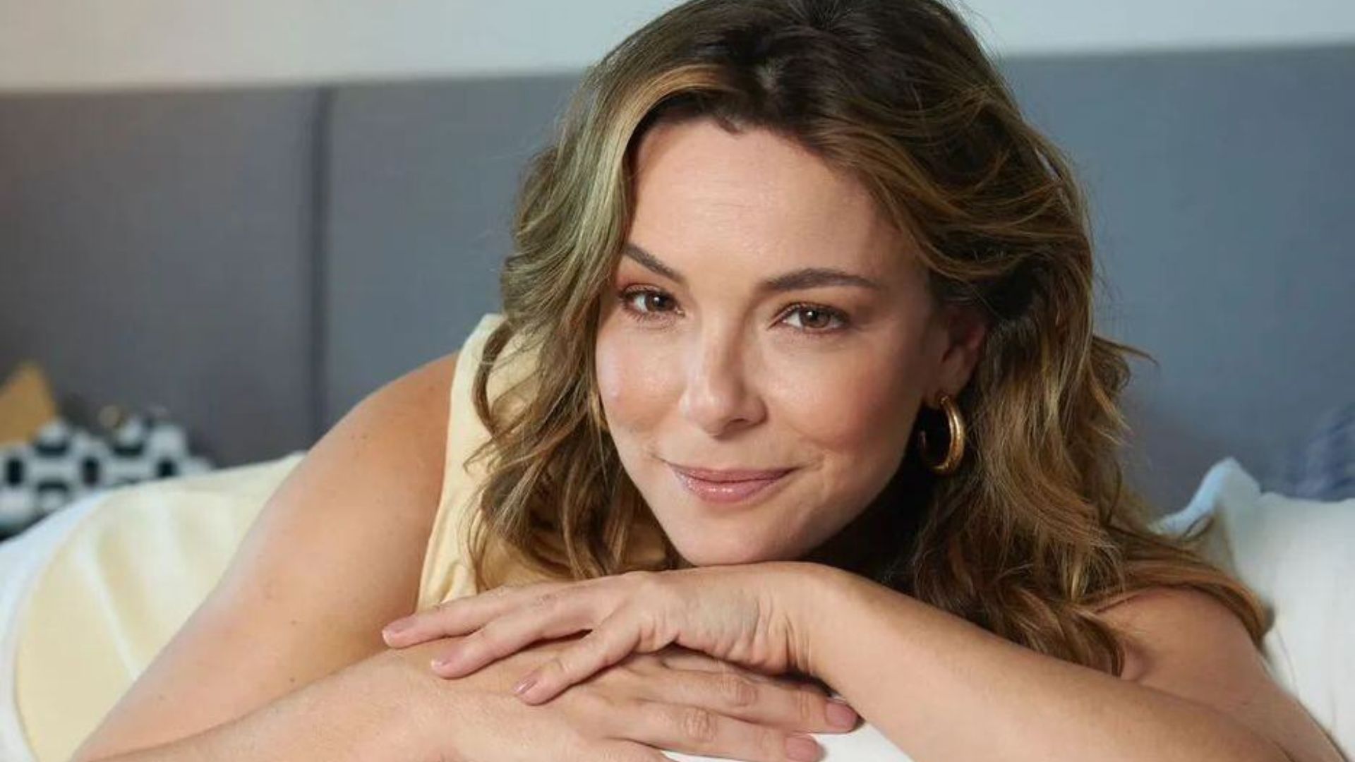 O que aconteceu com Regiane Alves? Atriz comete gafe em evento