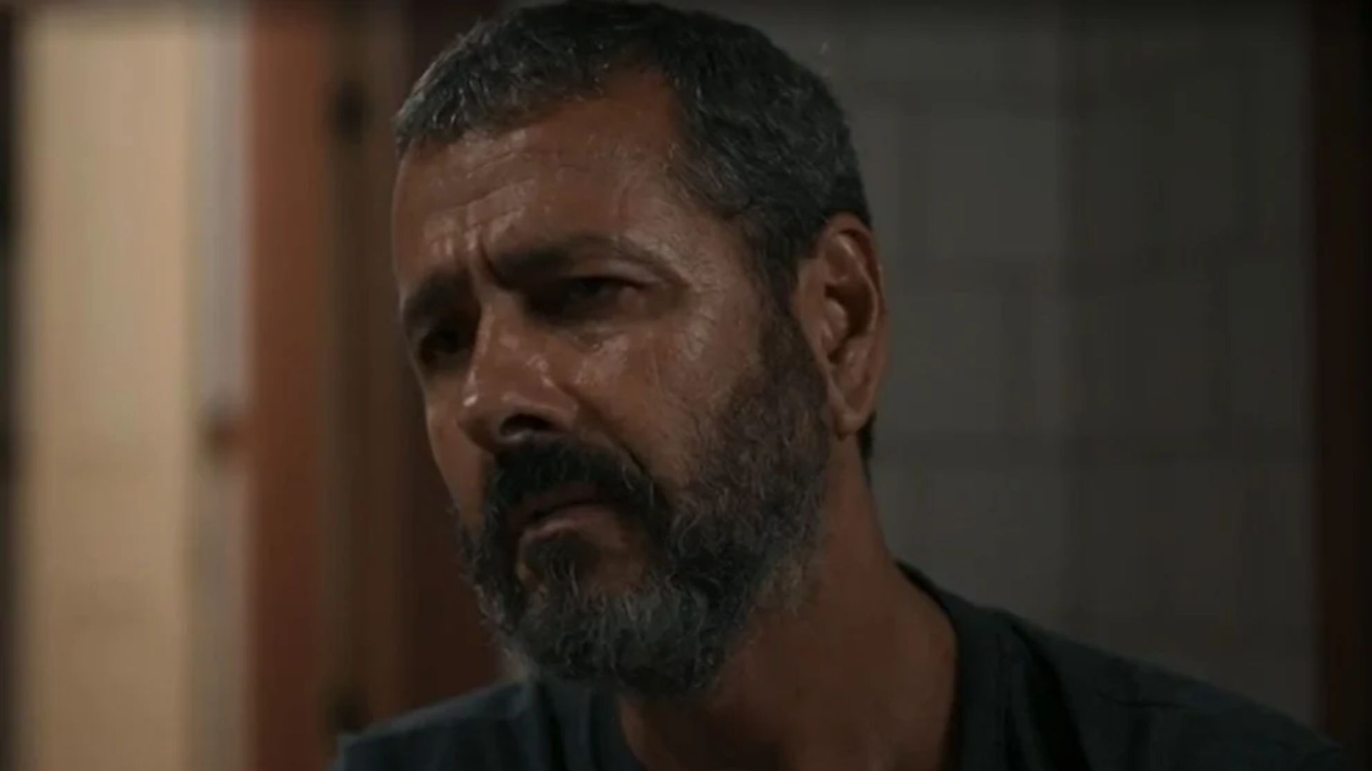 Renascer: José Inocêncio desaba em túmulo de Maria Santa