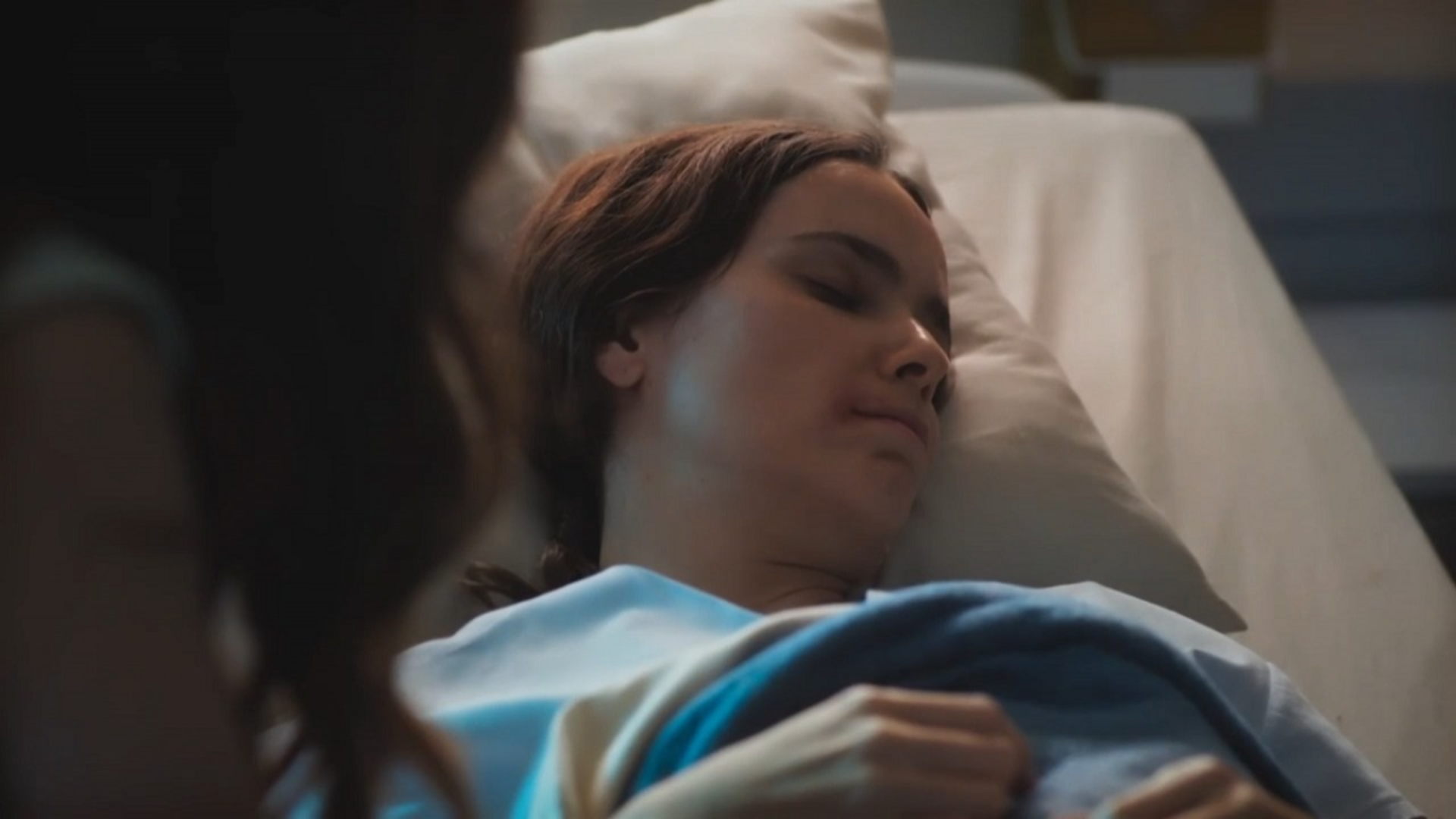 Terra e Paixão: Após desejo de Cristian, Lucinda desperta de coma
