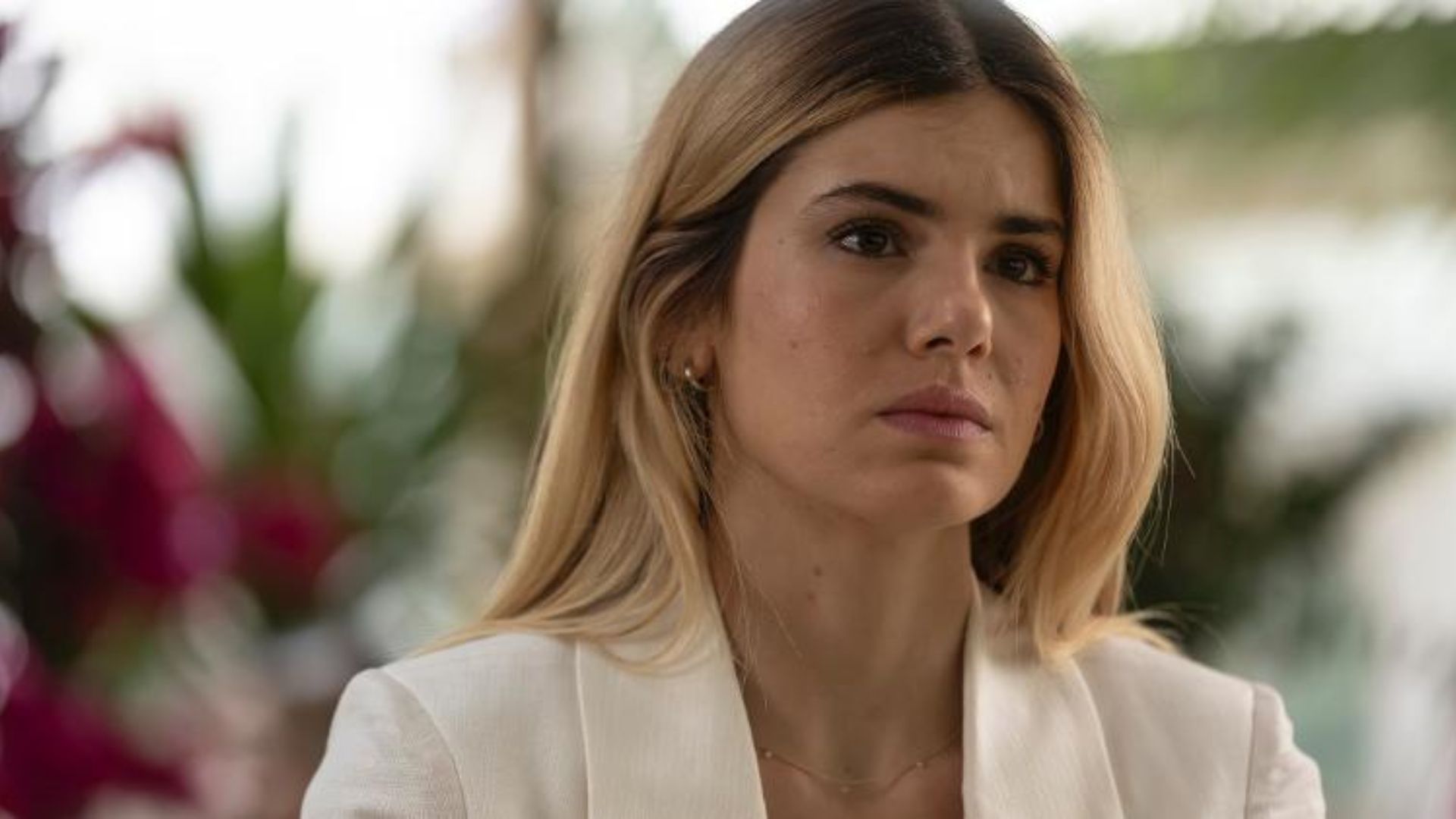Camila Queiroz quase não aceitou papel em ‘Beleza Fatal’: ‘Fiquei muito mexida’