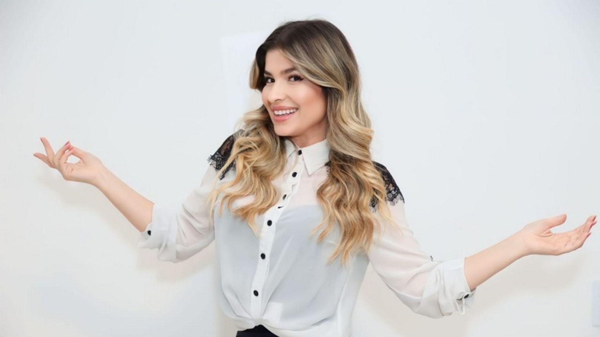 Claudia Melo revela detalhes do início de sua carreira artística: ‘Covers das Paquitas’