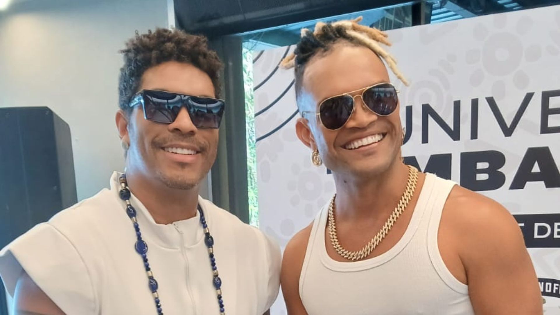 Buja Ferreira, vocalista do Timbalada, relembra perrengue em 1° show ao lado de Carlinhos Brown: ‘Febre’