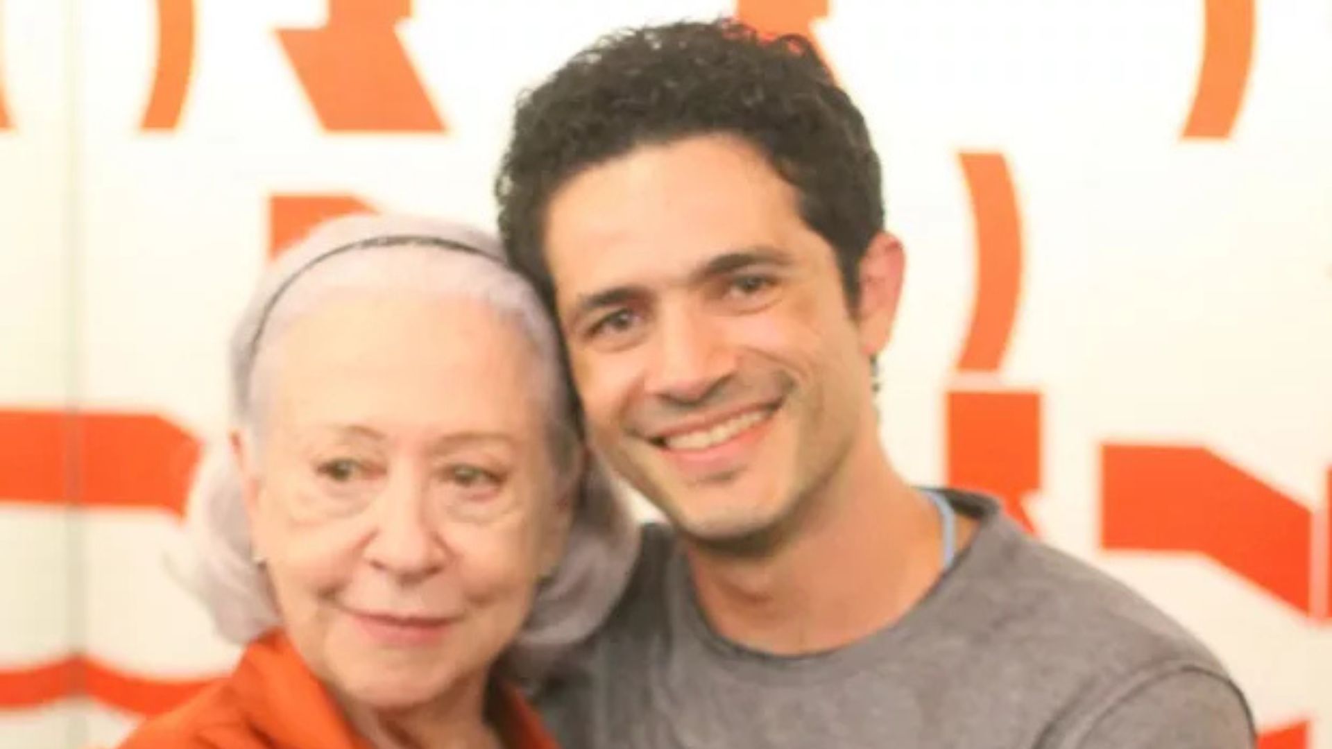 Ator de Central do Brasil atribui sucesso de carreira artística a Fernanda Montenegro: ‘Referência’