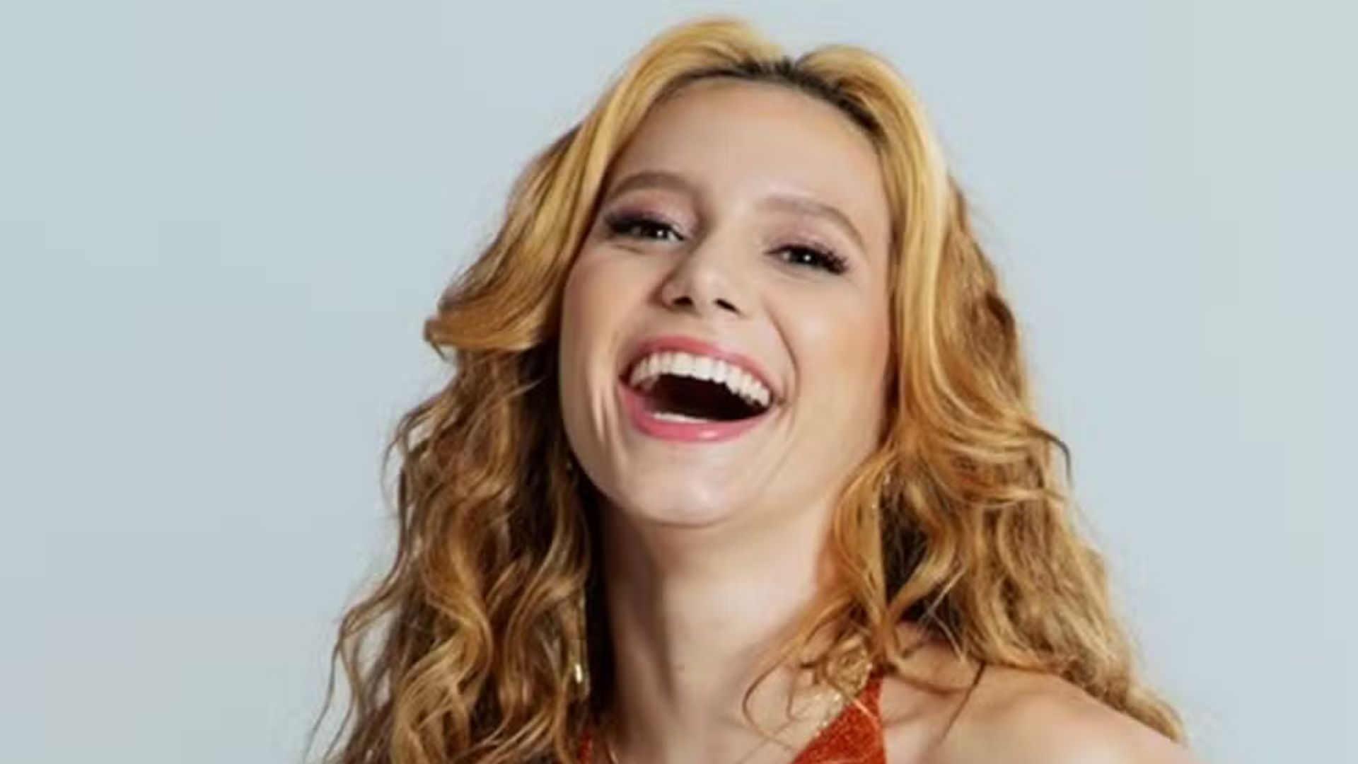 Lorena Comparato revela detalhes de papel em Rensga Hits: ‘Vergonha de cantar’