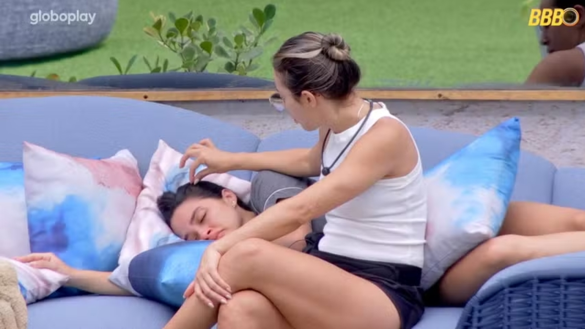 BBB 25: Eva analisa jogo e chora em papo com Renata: ‘Daqui para frente vai ser pior’