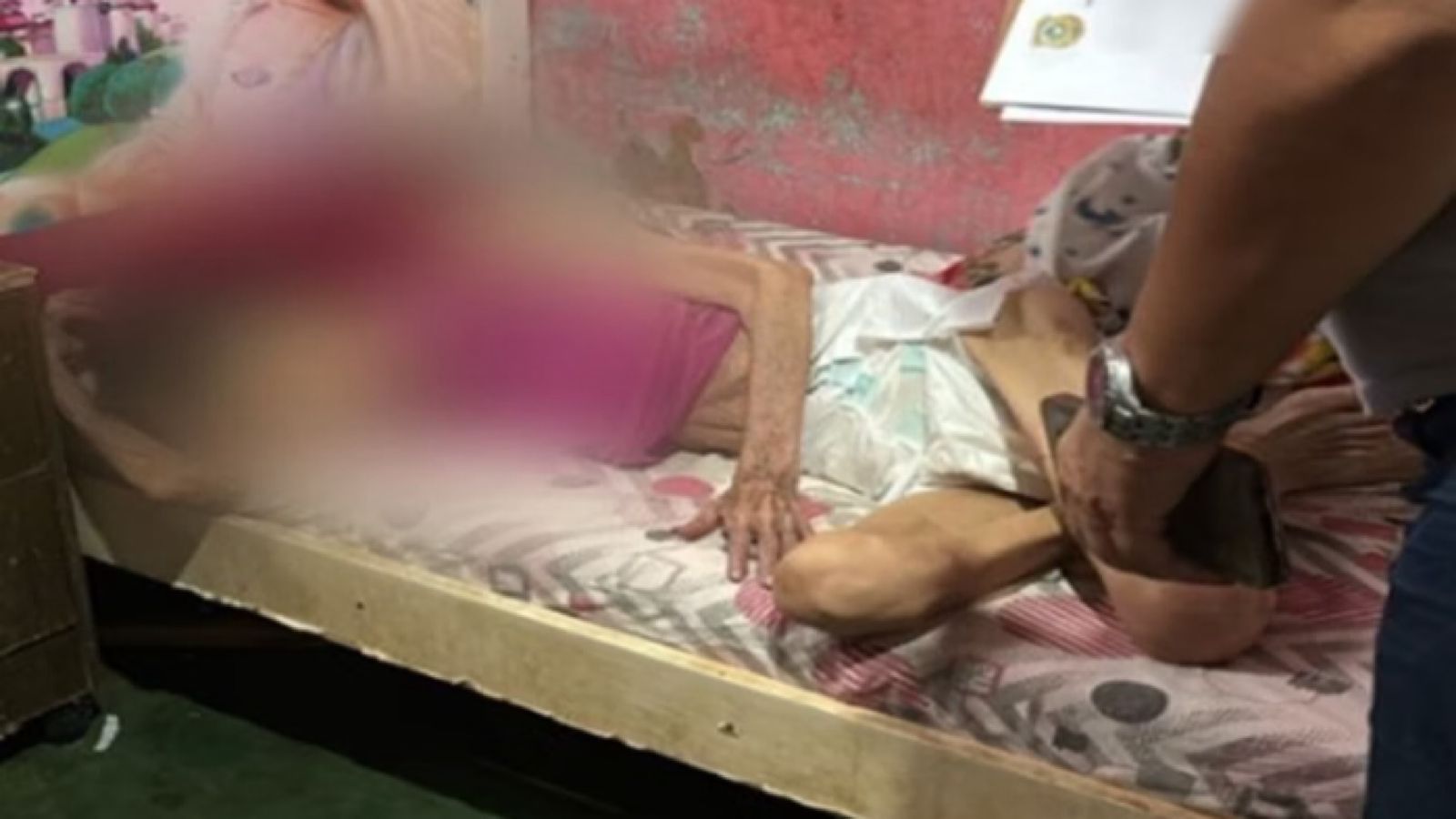 Homem é preso após deixar mãe idosa sem comer por vários dias