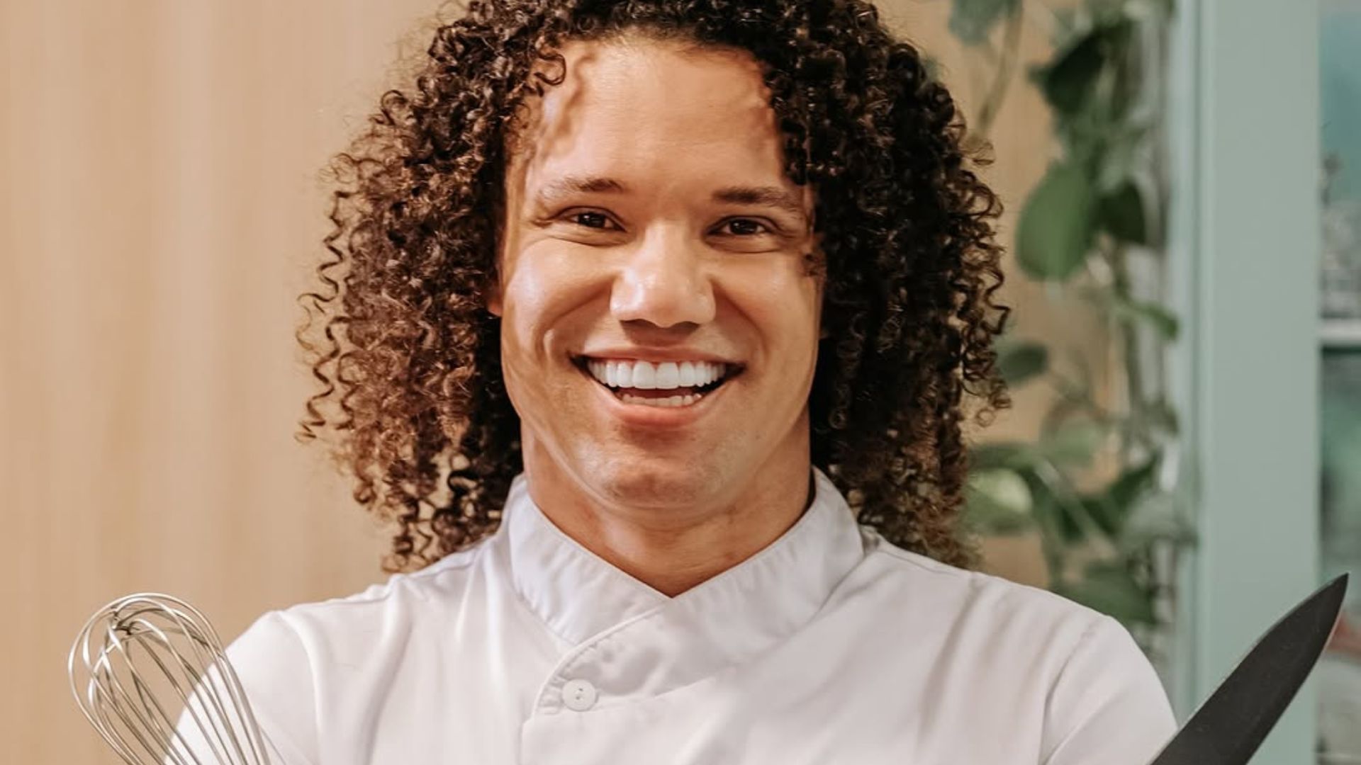 Ex-BBB 24 Maycon tenta vaga e redenção no MasterChef: ‘Valorização das merendeiras’