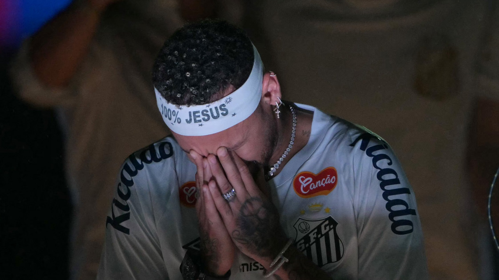 Neymar assume a 10 de Pelé e chora na volta ao Santos: ‘Dia especial’
