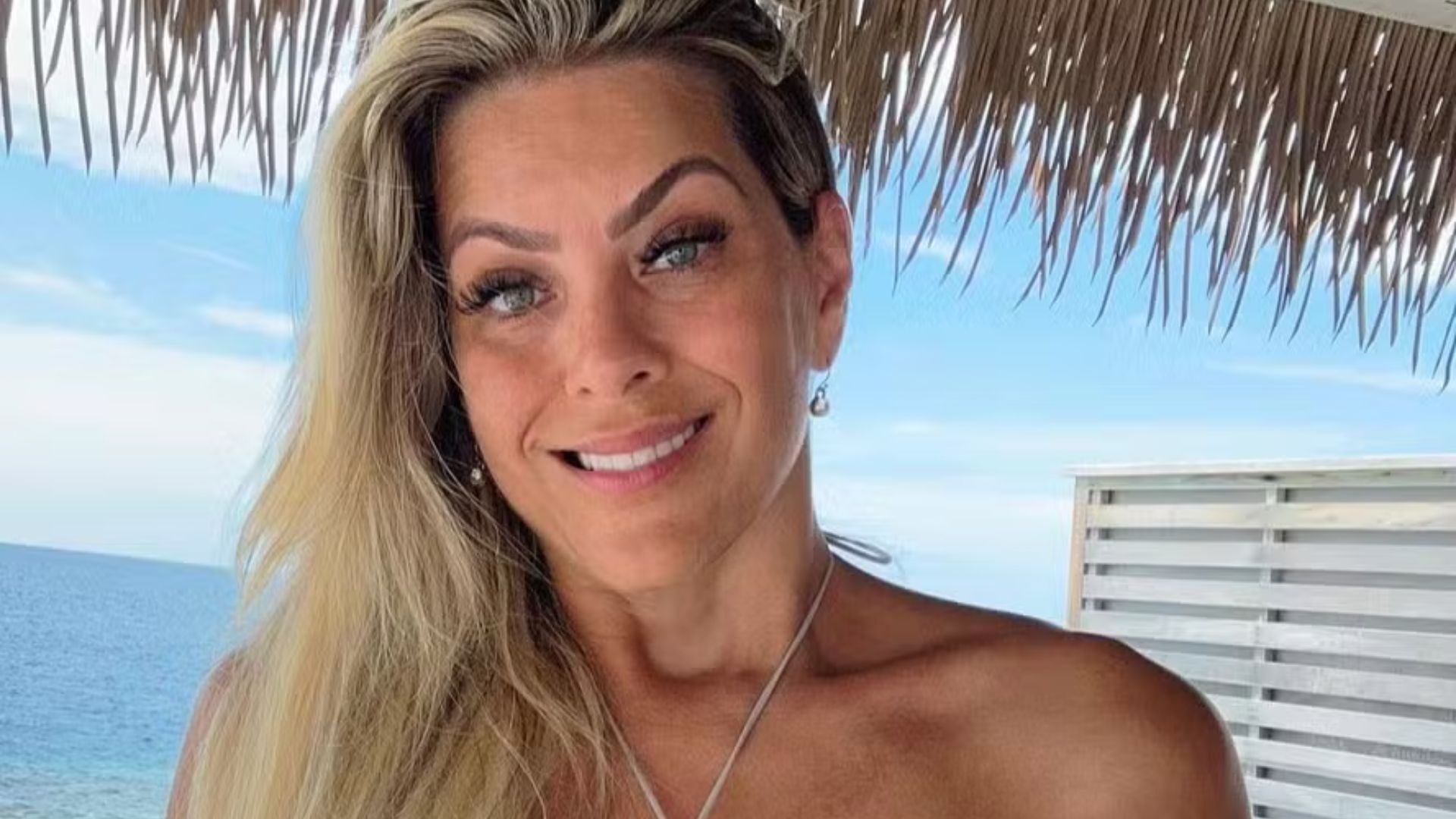 Band se manifesta após postagem homofóbica de Renata Fan nas redes sociais
