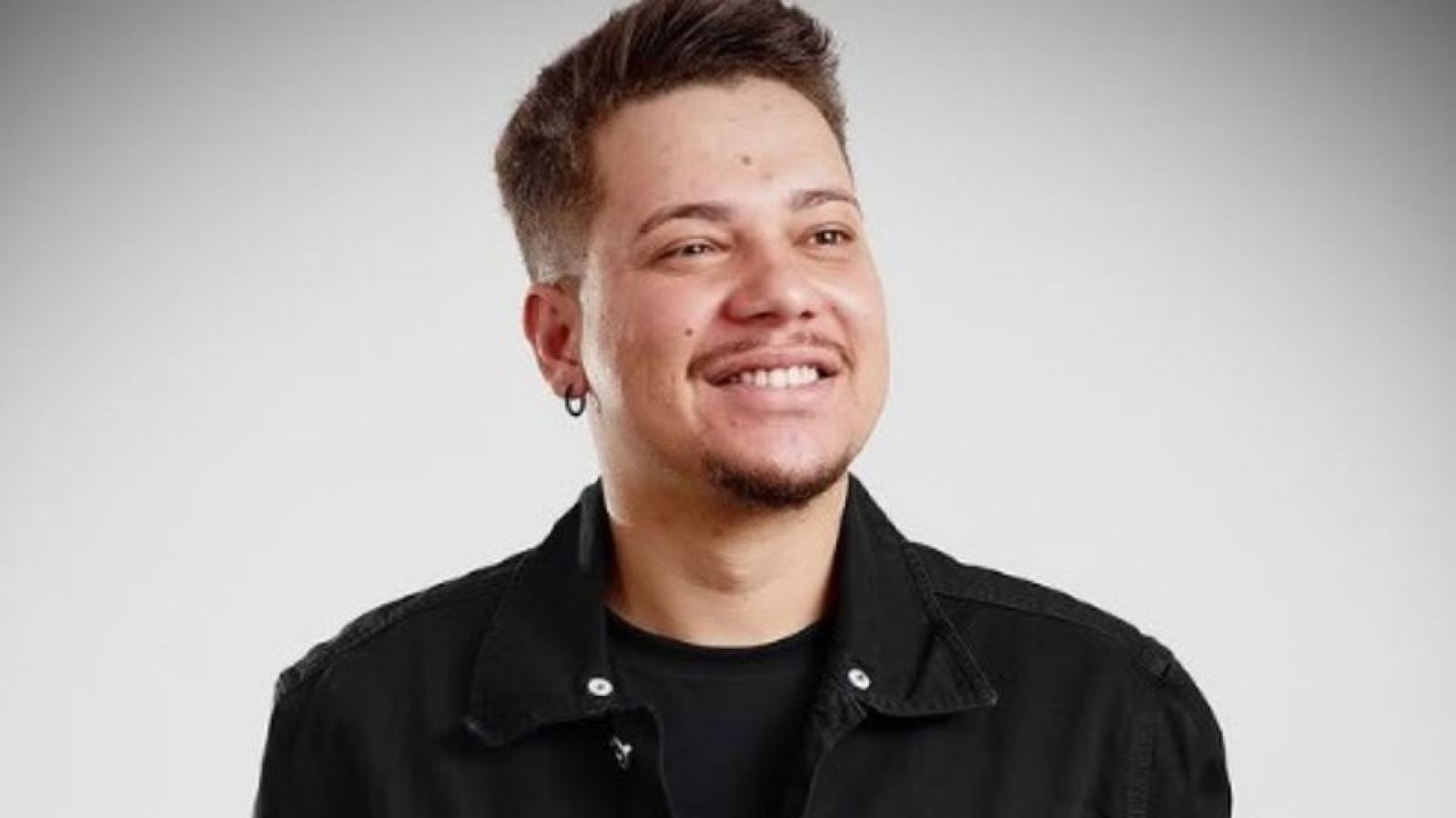 Sertanejo pede por justiça após sofrer agressão em show: ‘Covardia que fizeram comigo’