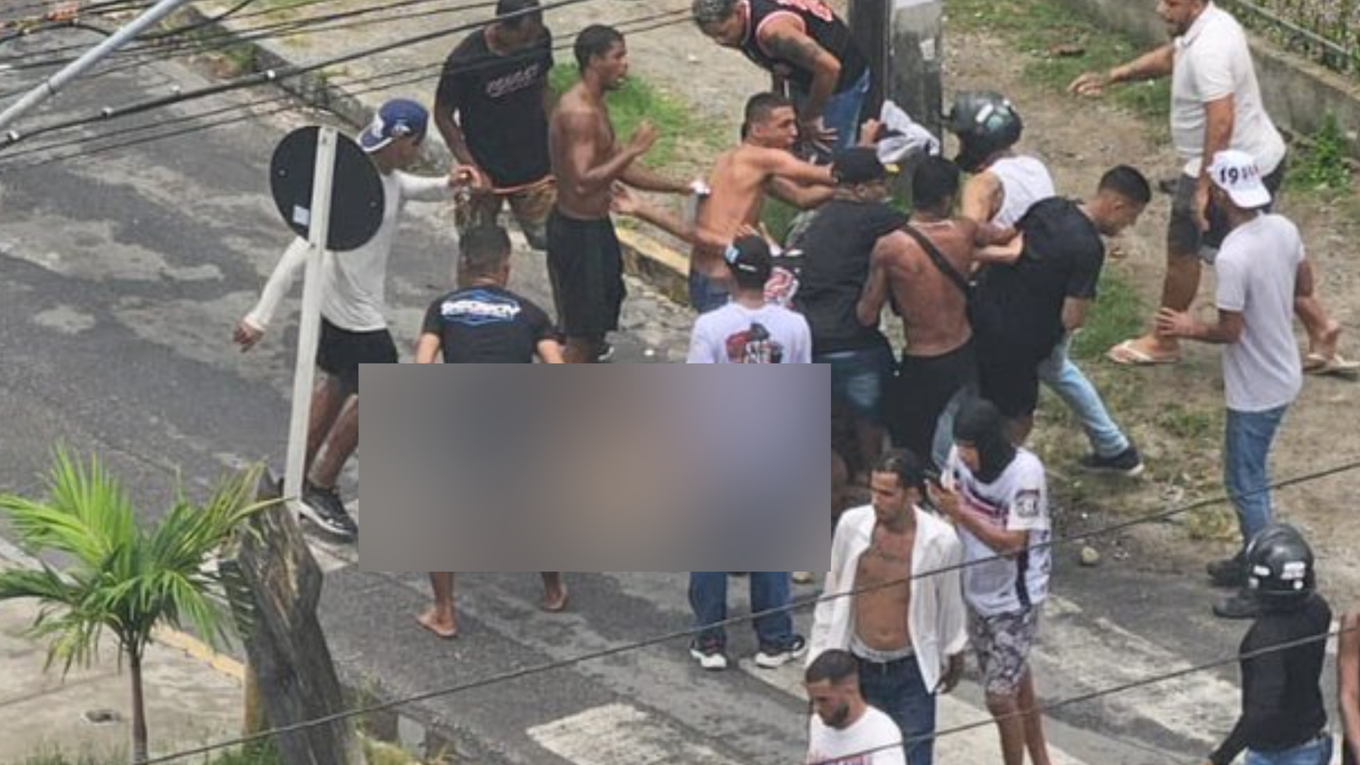 Absurdo! Torcedor é estuprado na rua durante briga entre organizadas no Recife