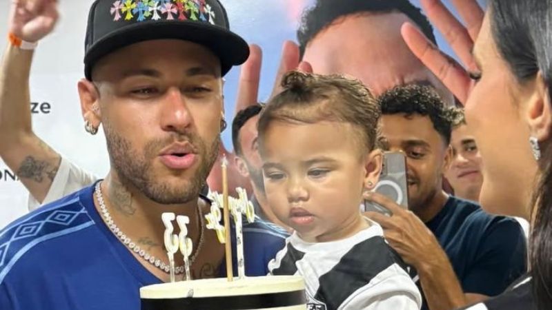 Após estrear no Santos, Neymar comemora aniversário com a família e amigos