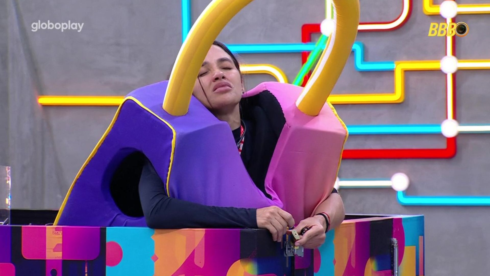 BBB 25: Eva supera desafio e abre cadeado após sete horas no Castigo do Monstro