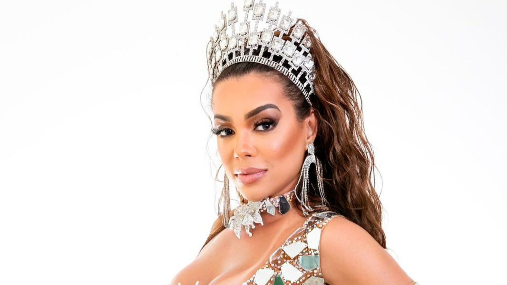 Letícia Guimarães revela desafio em preparação para o Carnaval: ‘Medo de altura’