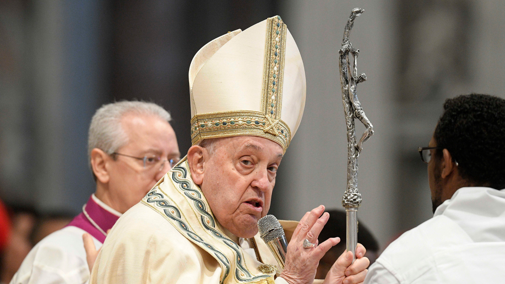Médica avalia quadro de saúde de Papa Francisco com infecção grave: ‘Complicações’