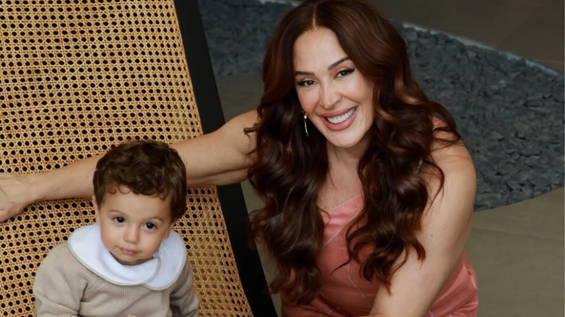 Claudia Raia e Jarbas Homem de Mello festejam os 2 anos do filho Luca: ‘Meu milagrinho’