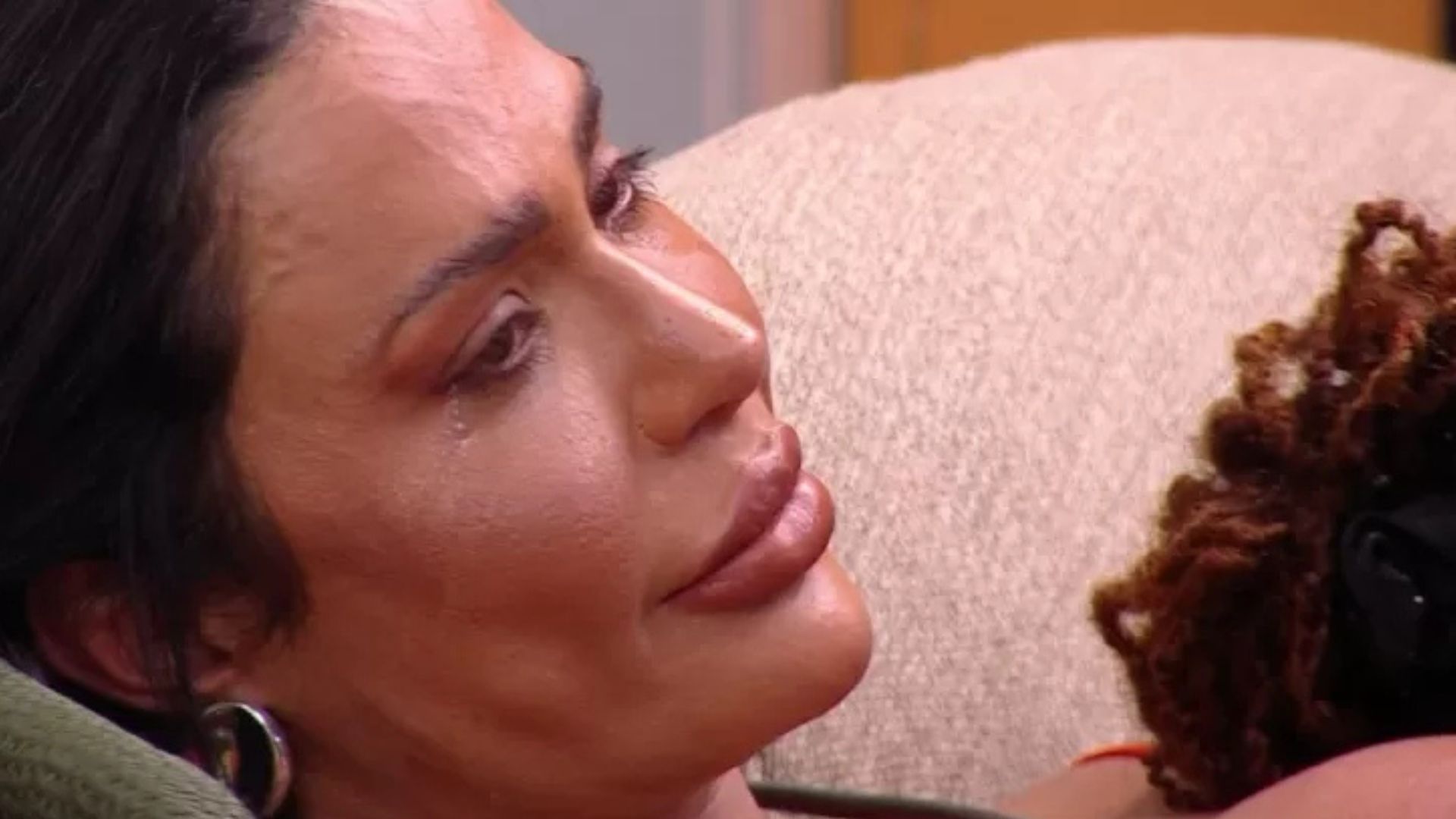 BBB25: Apaixonada? Gracyanne fica aos prantos após eliminação de Diogo