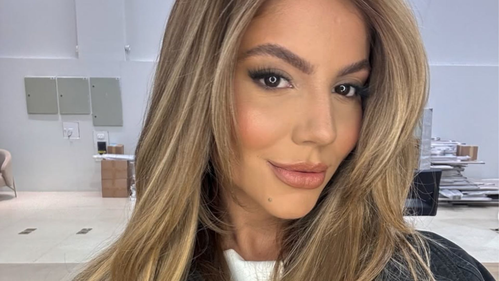 Hariany Almeida abre pontos de cirurgia na fazenda Talismã: ‘Dolorido’