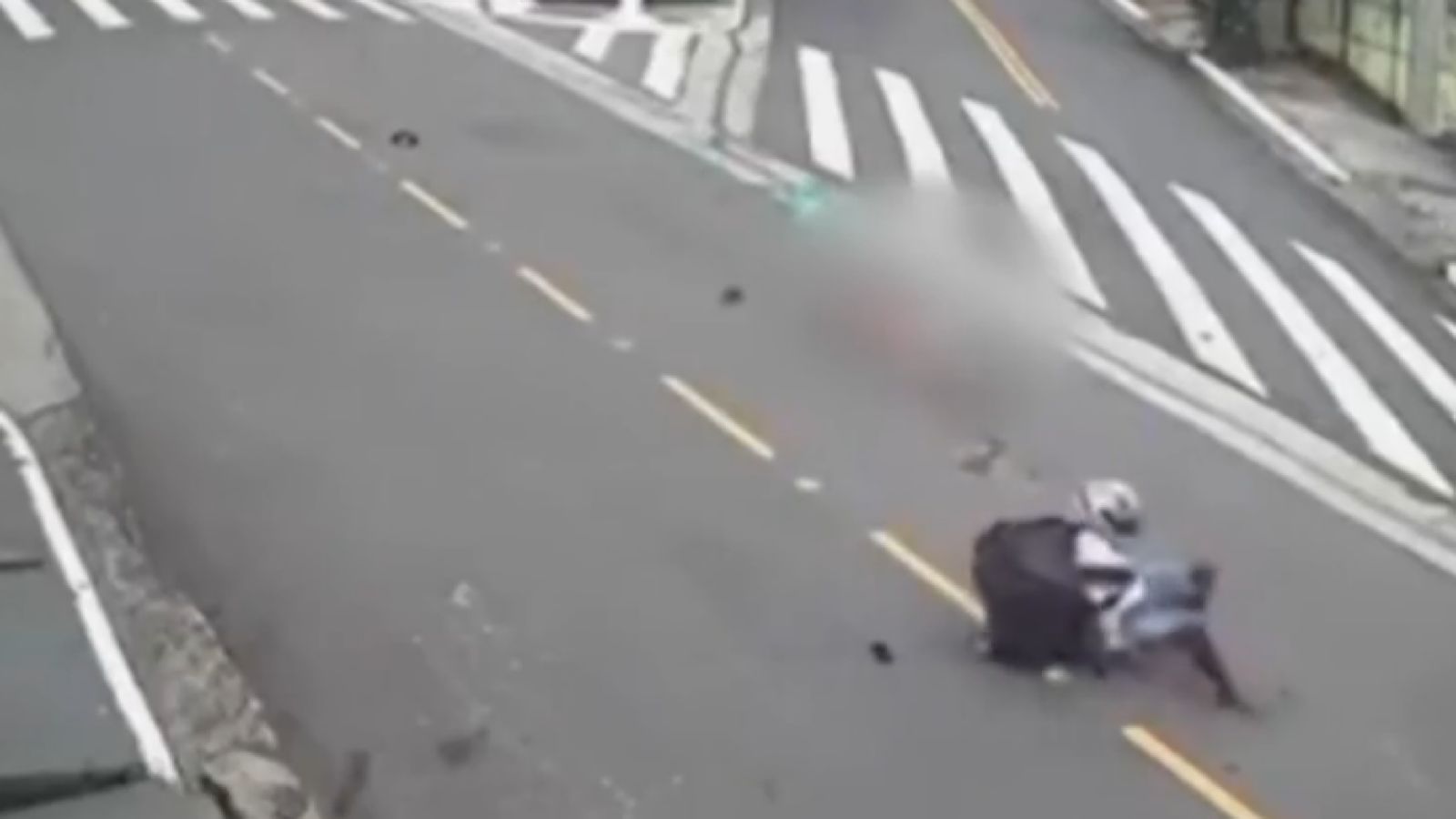 Idoso morre após ser atropelado por motociclista na faixa de pedestre