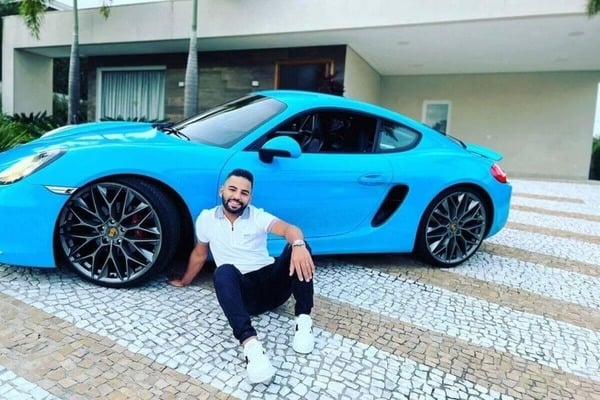 Influenciador digital é preso e 30 carros de luxo são apreendidos em operação