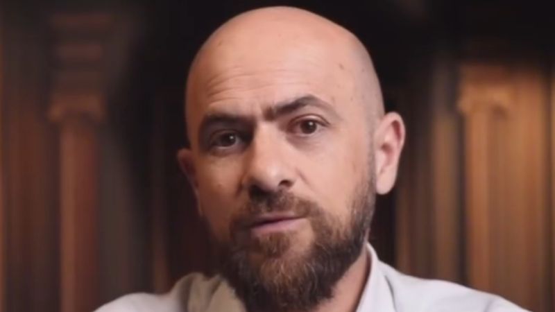 Influenciador sofre grave acidente ao socorrer filho de afogamento: ‘Rezando’