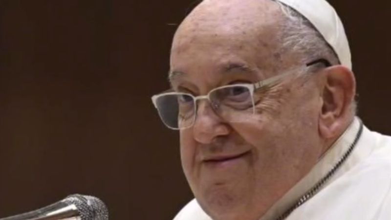 Internado, Papa Francisco tem estado de saúde atualizado pelo Vaticano: ‘Pneumonia’