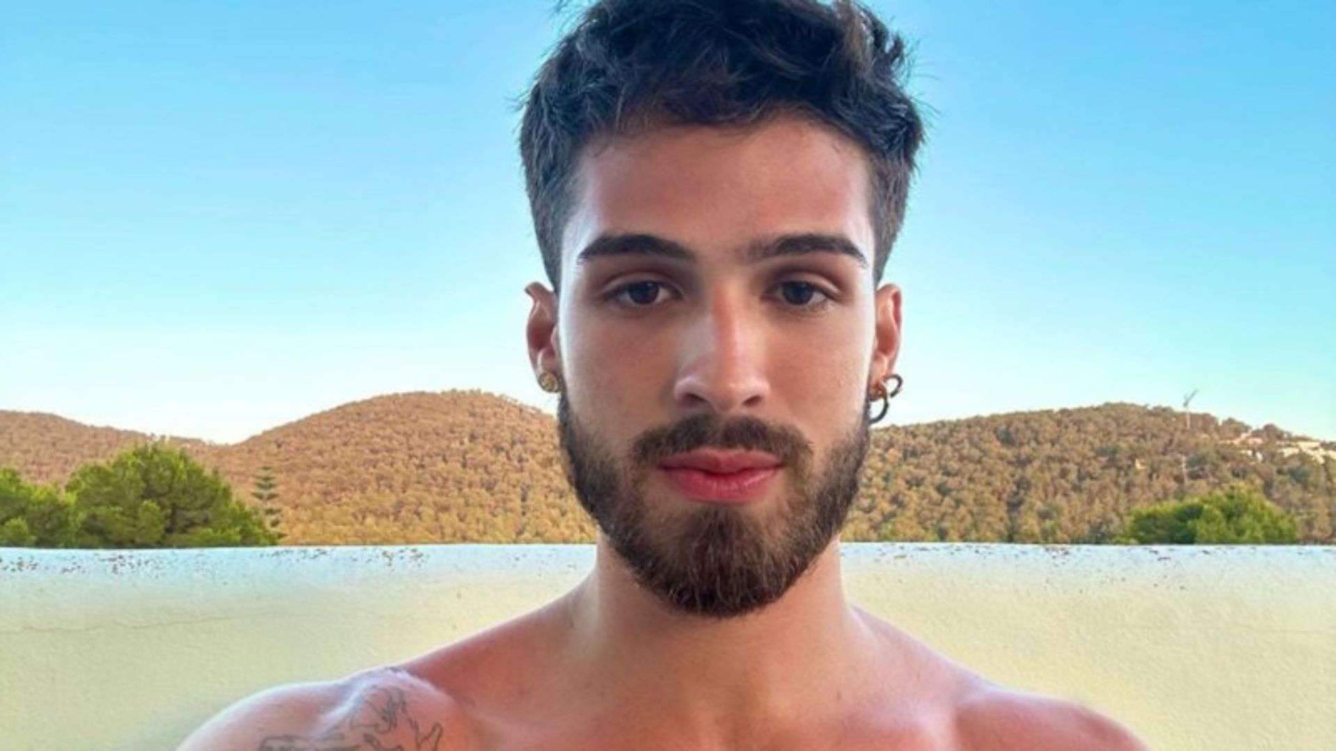 João Guilherme é detonado ao explicar abandono do cropped: ‘Homofobia’