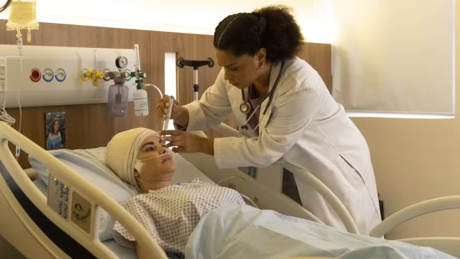 Juliana Alves detalha imersão no universo da neurocirurgia para filme: ‘Deixa sua vulnerabilidade vir à tona’