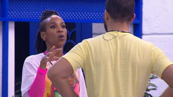 Participante do BBB 21 atingiu recorde de rejeição; relembre ataques dentro da casa