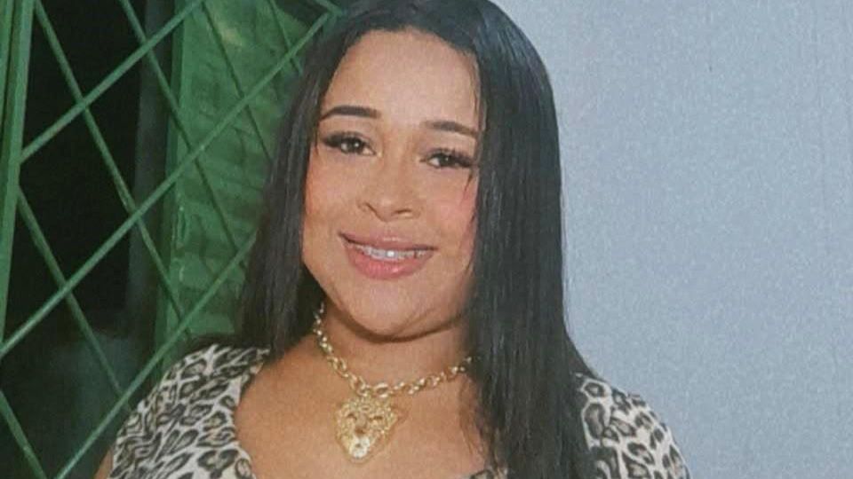 Mulher é encontrada morta no banheiro de casa e marido confessa o crime